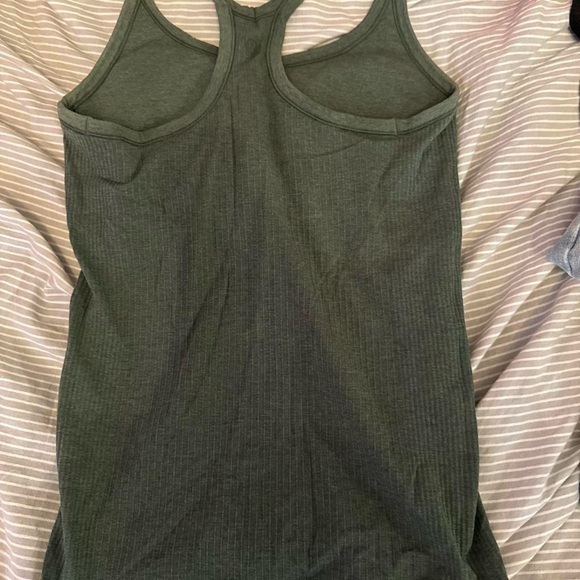 Women's green lululemon tank (size 6) - Picture 1 of 2